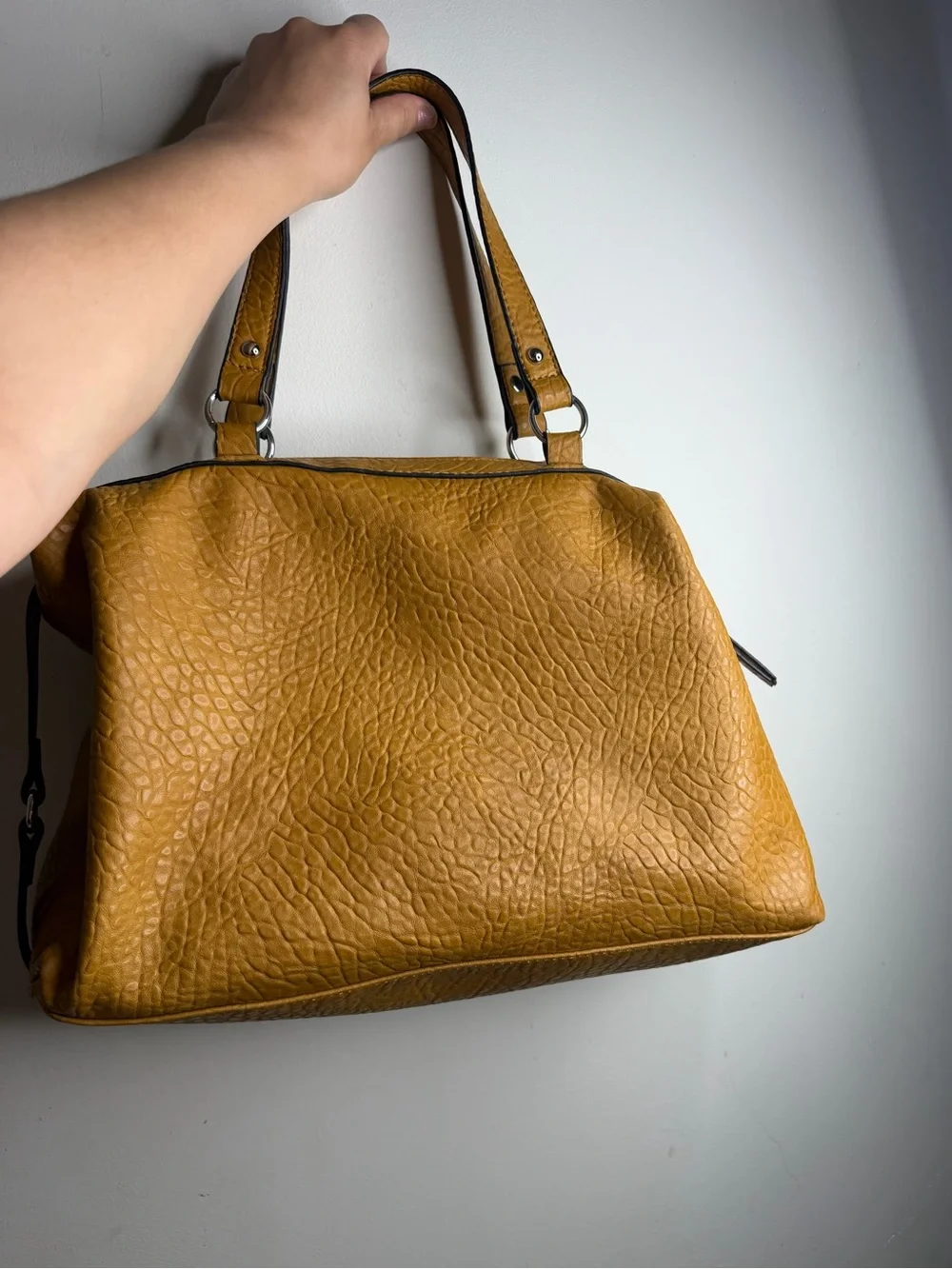 Women's Mustard Yellow Shoulder Bag - Stylish Zipper Detail